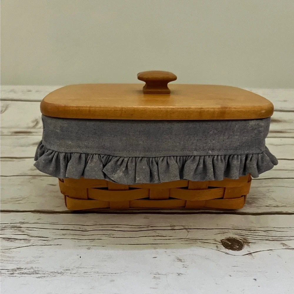VTG Longaberger Handwoven Basket Wood Lid Blue Ruffled Liner 1998 8x6x4.5